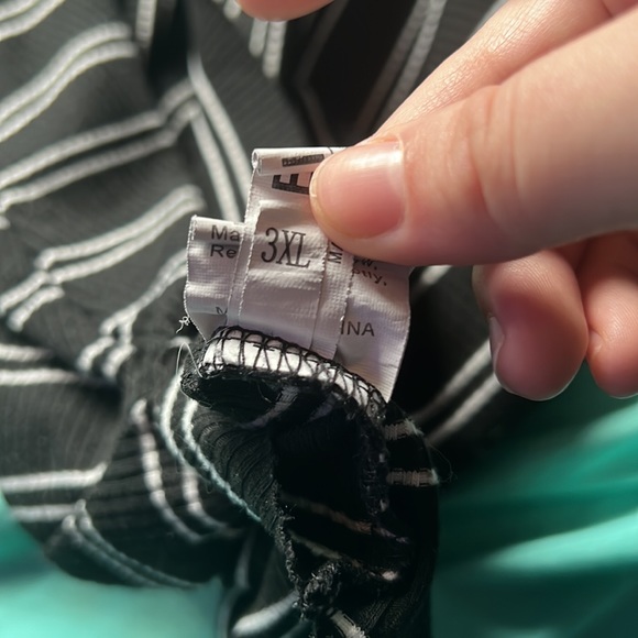 Crop top - Picture 3 of 3